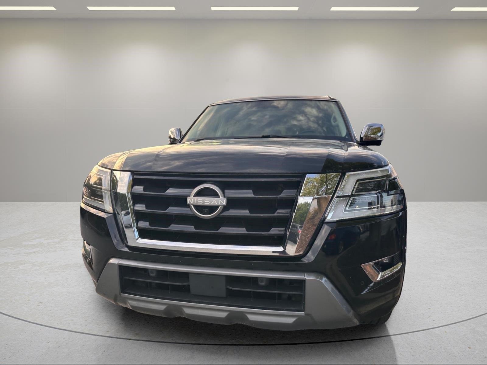 Used 2021 Super Black Nissan Platinum image 5