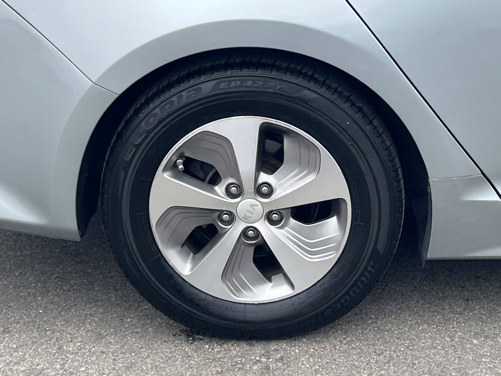 Used 2015 Aluminum Silver Metallic Kia  image 26