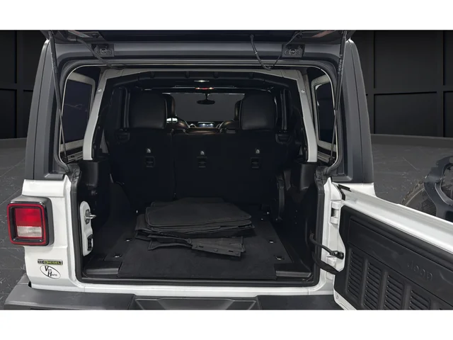 Used 2022 Bright White Clearcoat Jeep Unlimited Sahara image 25