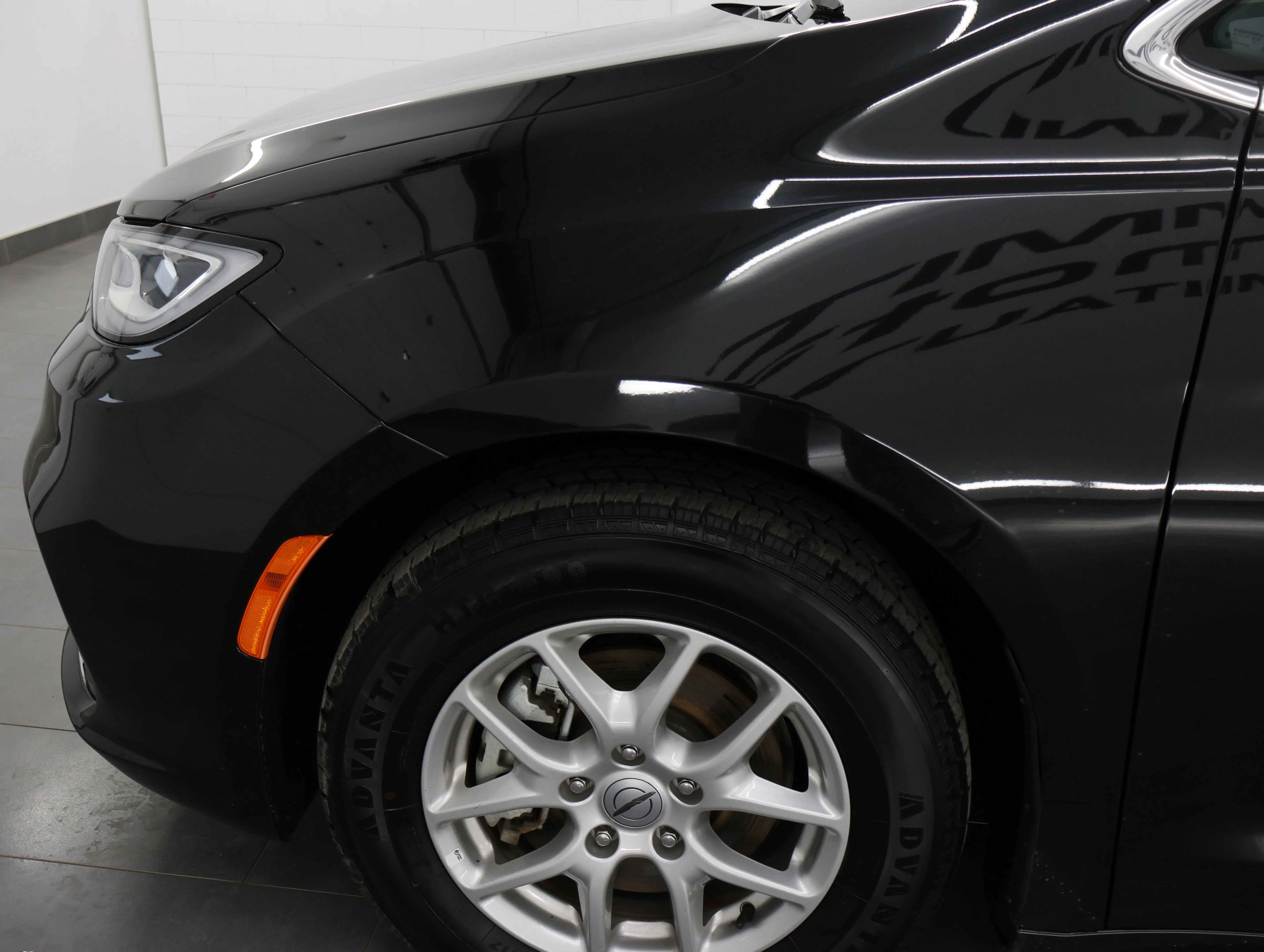 Used 2024 Diamond Black Crystal Pearlcoat Chrysler Touring L image 35