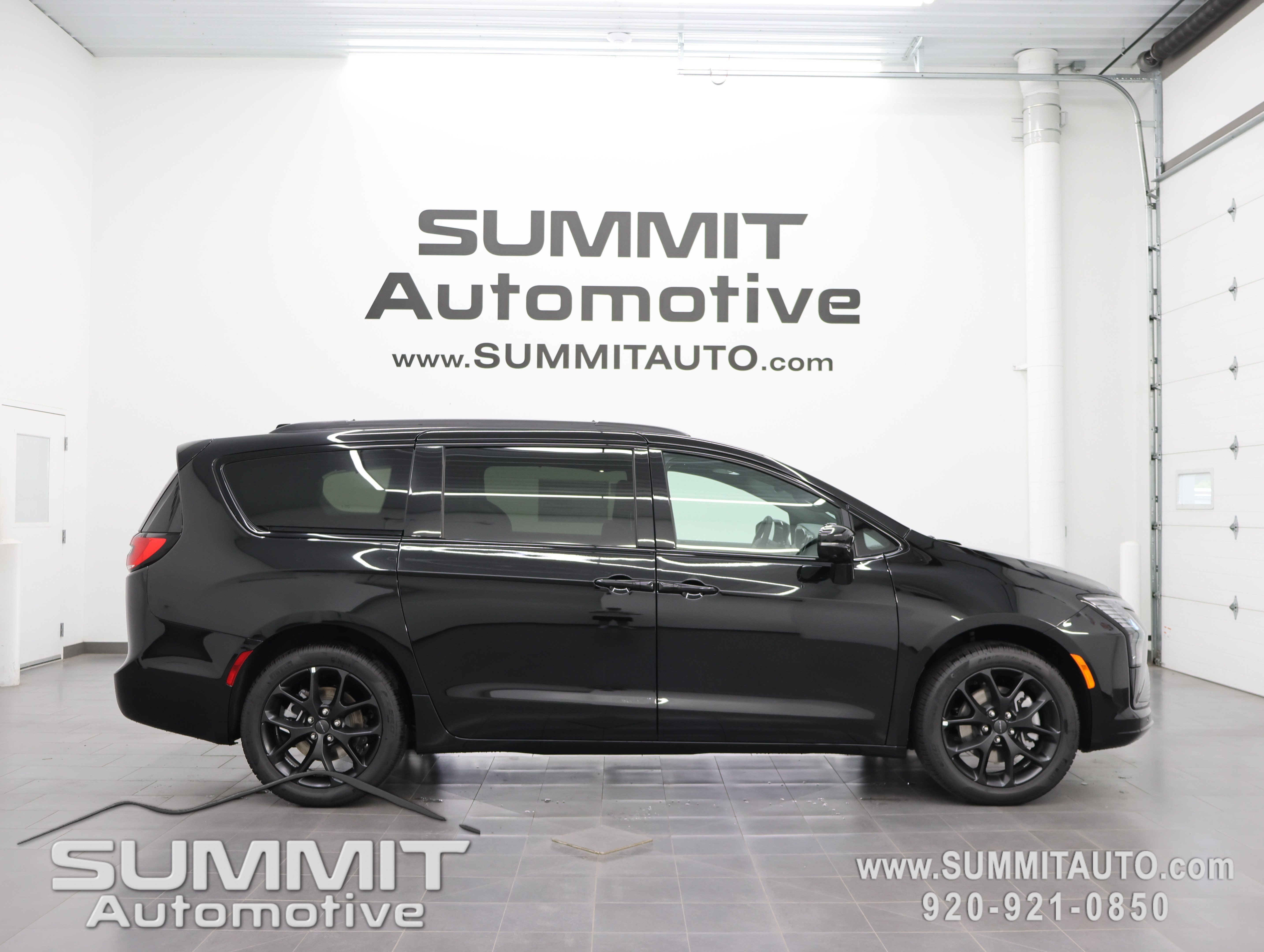 2027 Chrysler Pacifica Limited