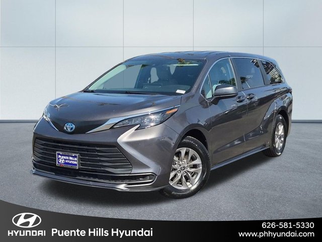 2025 Toyota Sienna LE