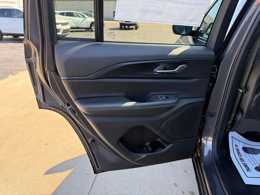 New 2026 Baltic Gray Metallic Clear-Coat Exterior Paint Jeep Laredo image 16