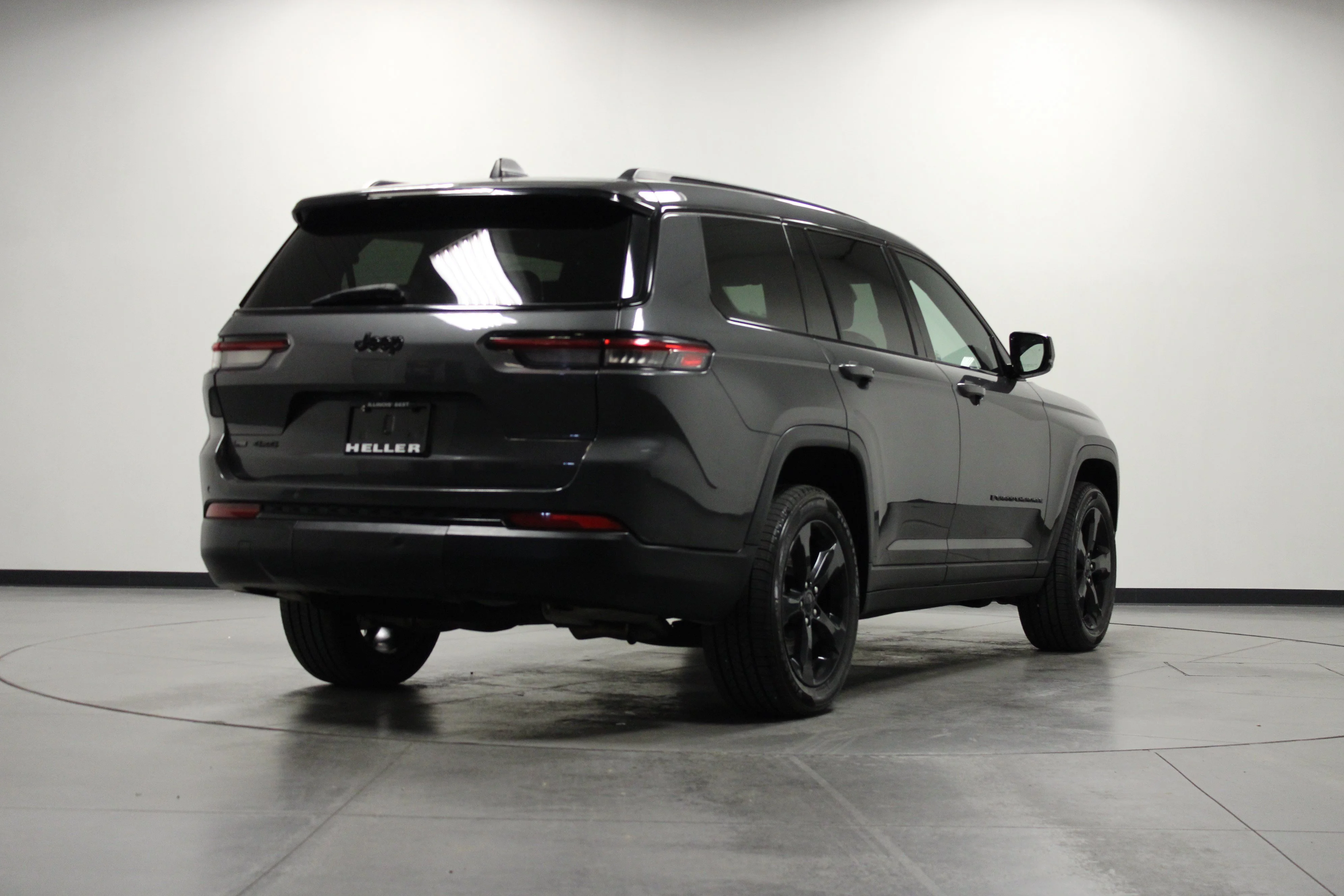 Used 2022 Baltic Gray Metallic Clearcoat Jeep Altitude image 4