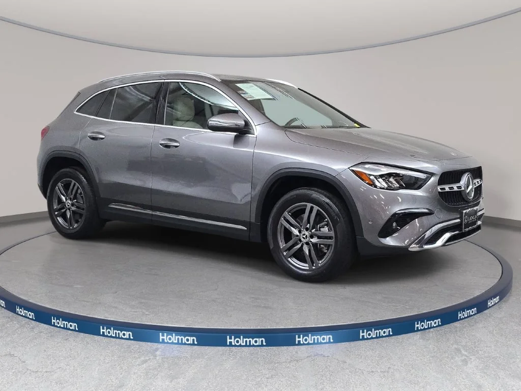 Used 2025  Mercedes-Benz GLA 250 image 4