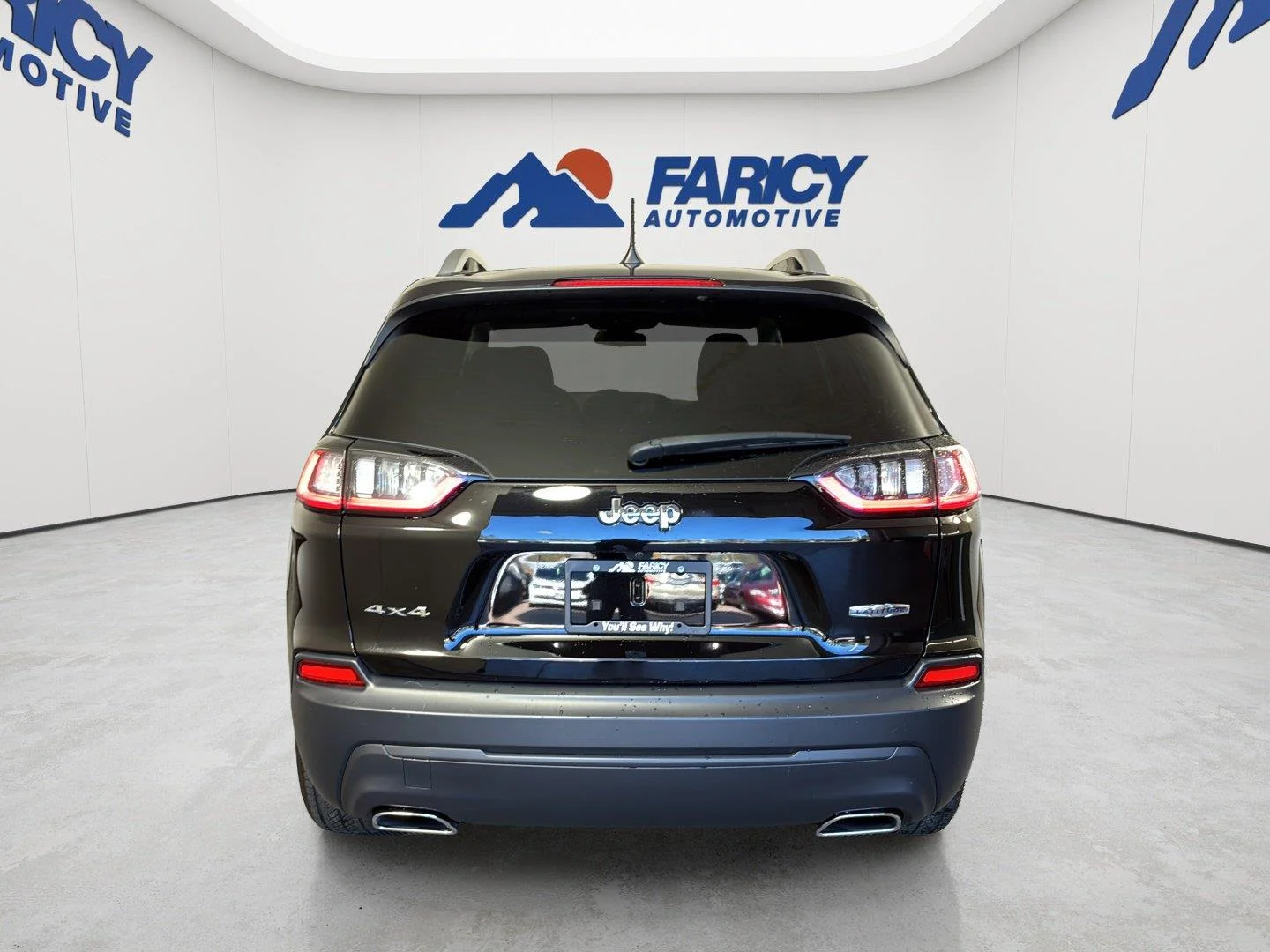 Used 2020 Diamond Black Crystal Pearlcoat Jeep Latitude image 6