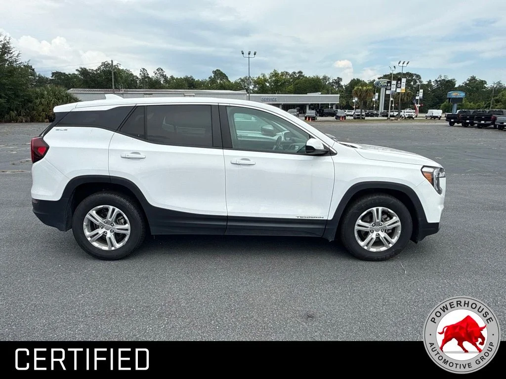 Used 2024 White GMC SLE image 3