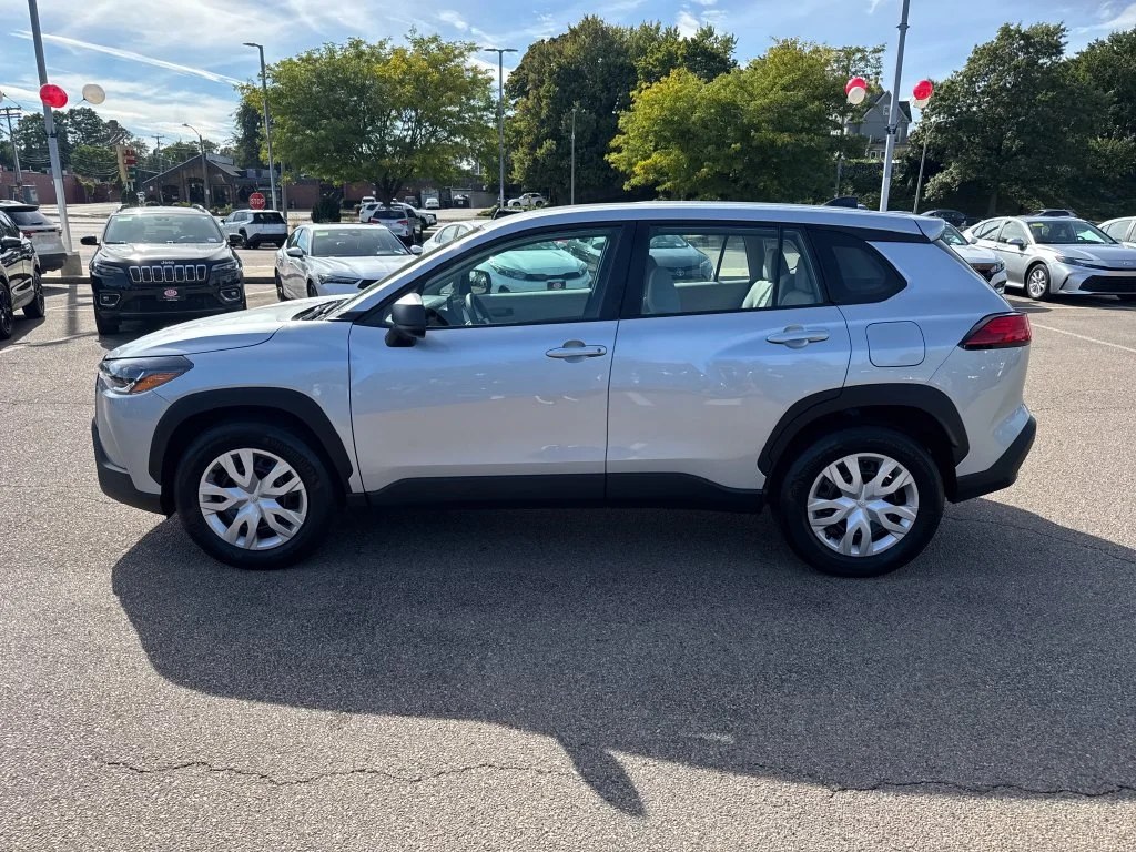 Used 2025 Silver Toyota L image 4