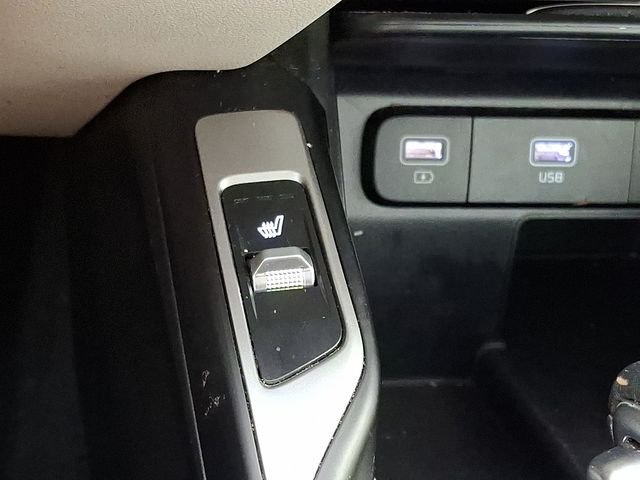 Used 2021 White Kia S image 28