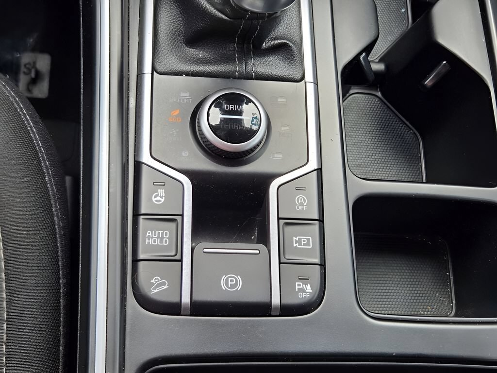 Used 2023 White Kia X-Line EX image 24