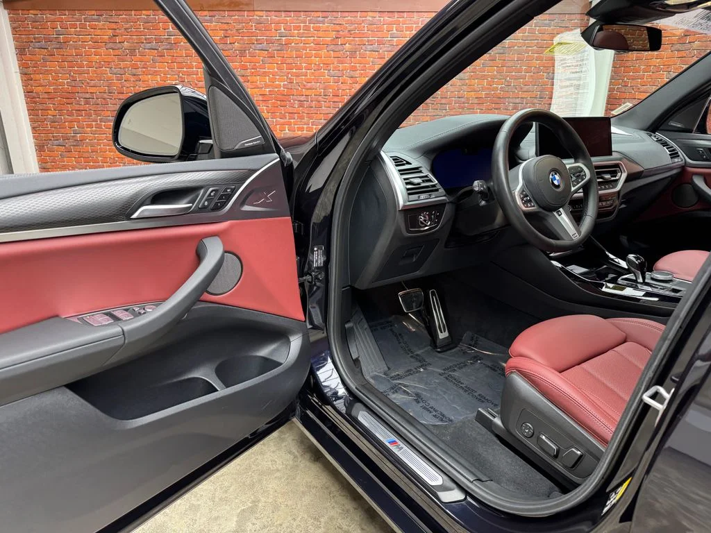 Used 2024 Black BMW xDrive30i image 10