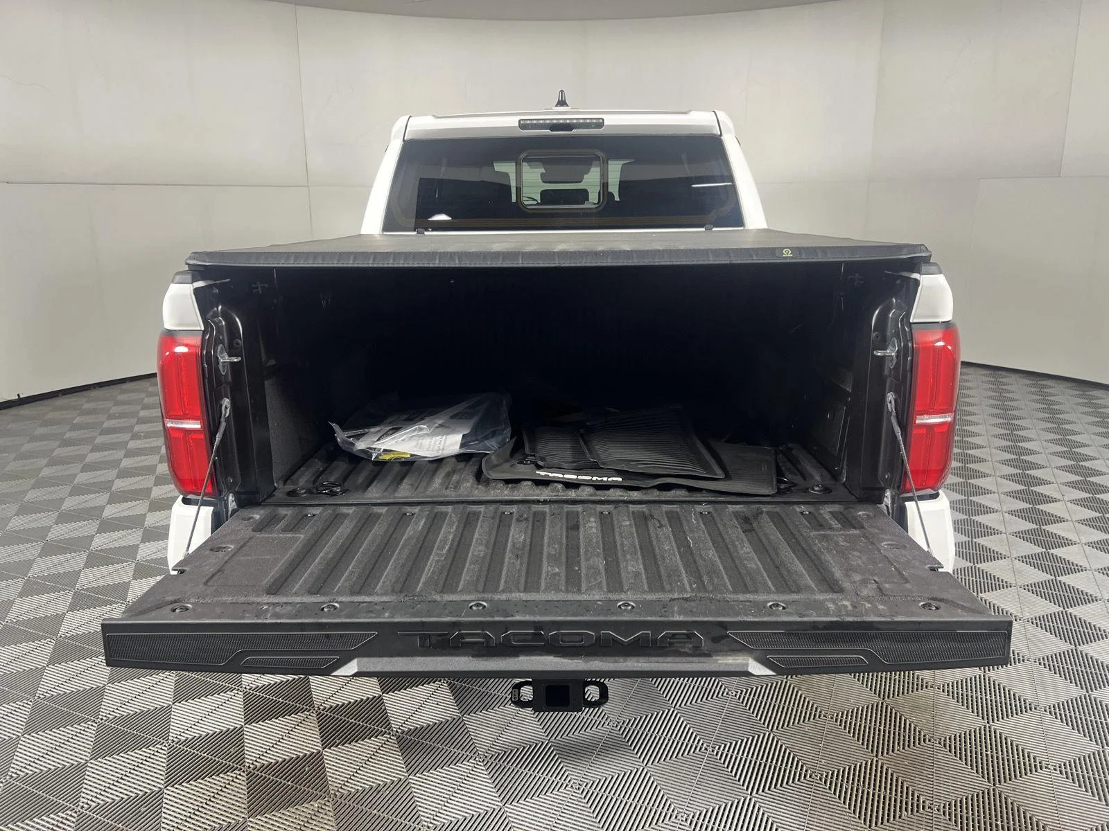 Used 2025  Toyota SR image 22