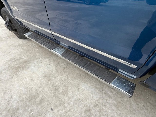 Used 2017 Deep Ocean Blue Metallic Chevrolet High Country image 10