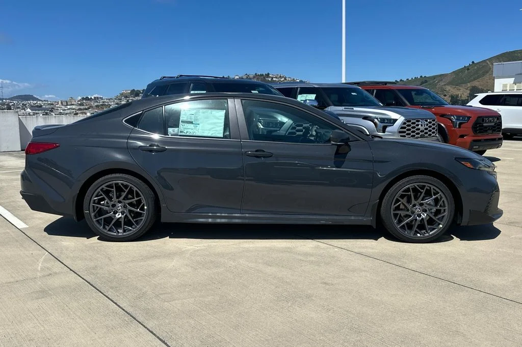 Certified Used 2025  Toyota SE image 3