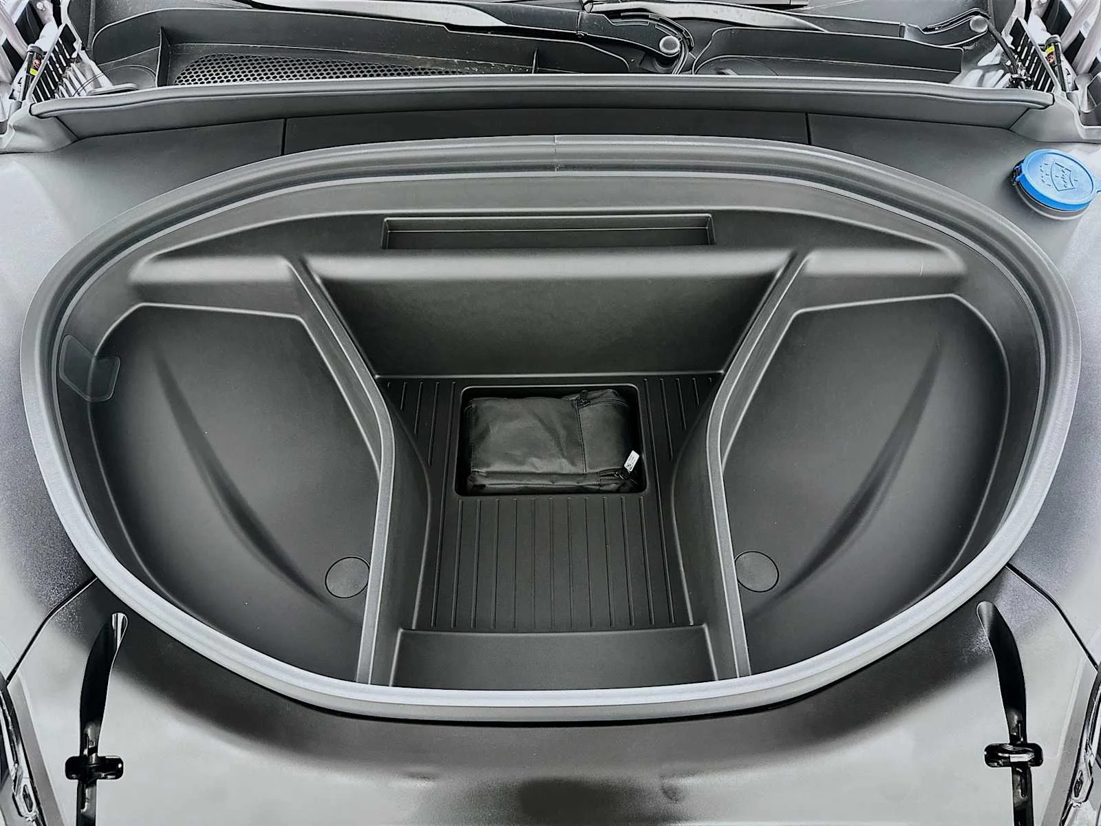 New 2026 Aurora Silver Volvo Plus image 29