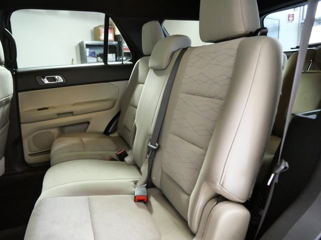 Used 2015 Red Ford Base image 14