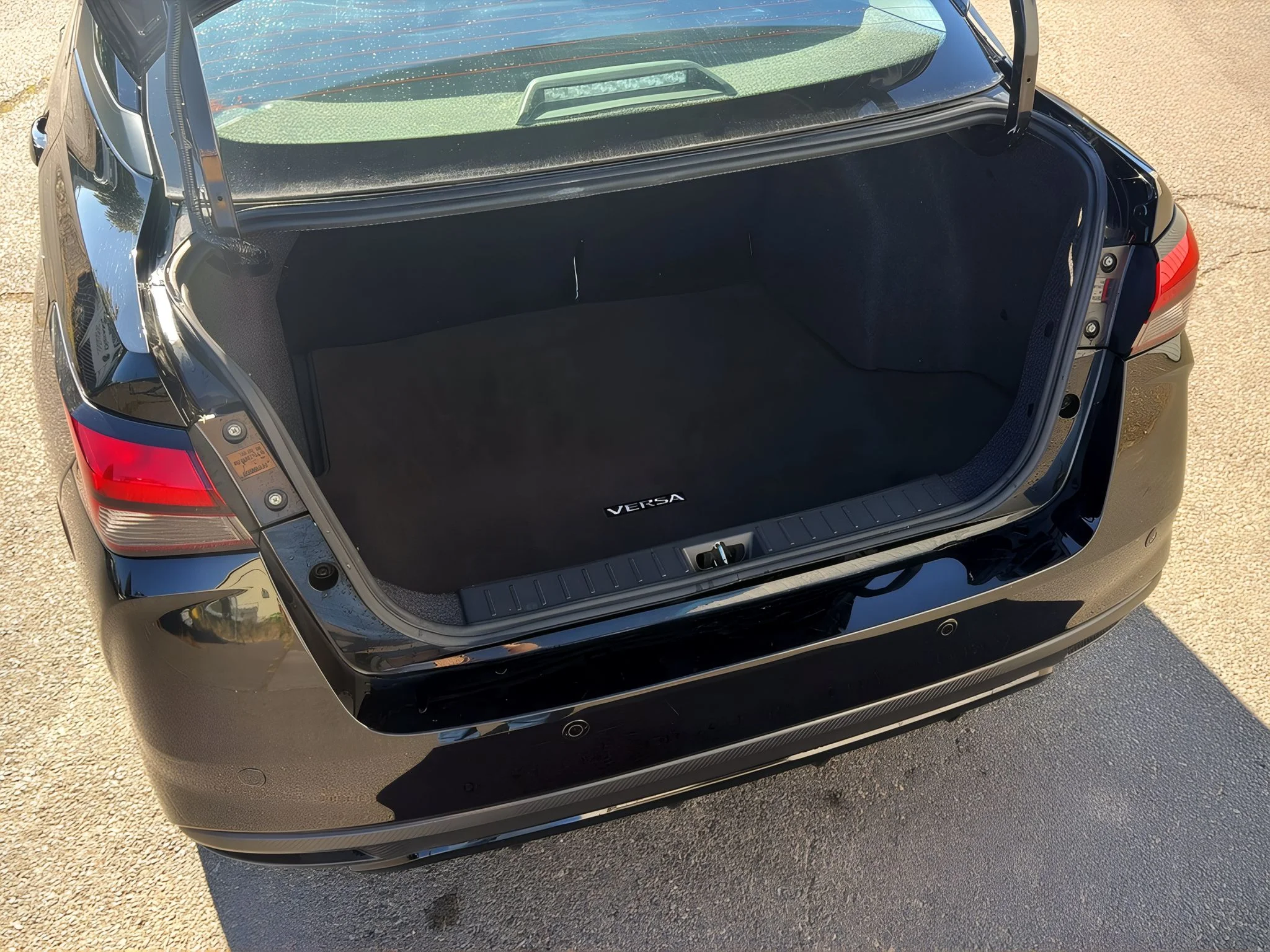 2024 Nissan Versa Sedan SV - Photo 12