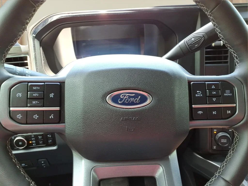 Used 2025 White Ford Lariat image 12