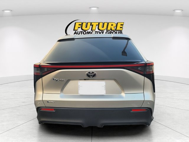 Used 2024 Silver Toyota XLE image 4