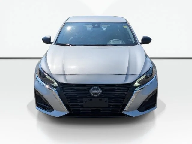 Used 2024 Silver Nissan 2.5 SV image 2