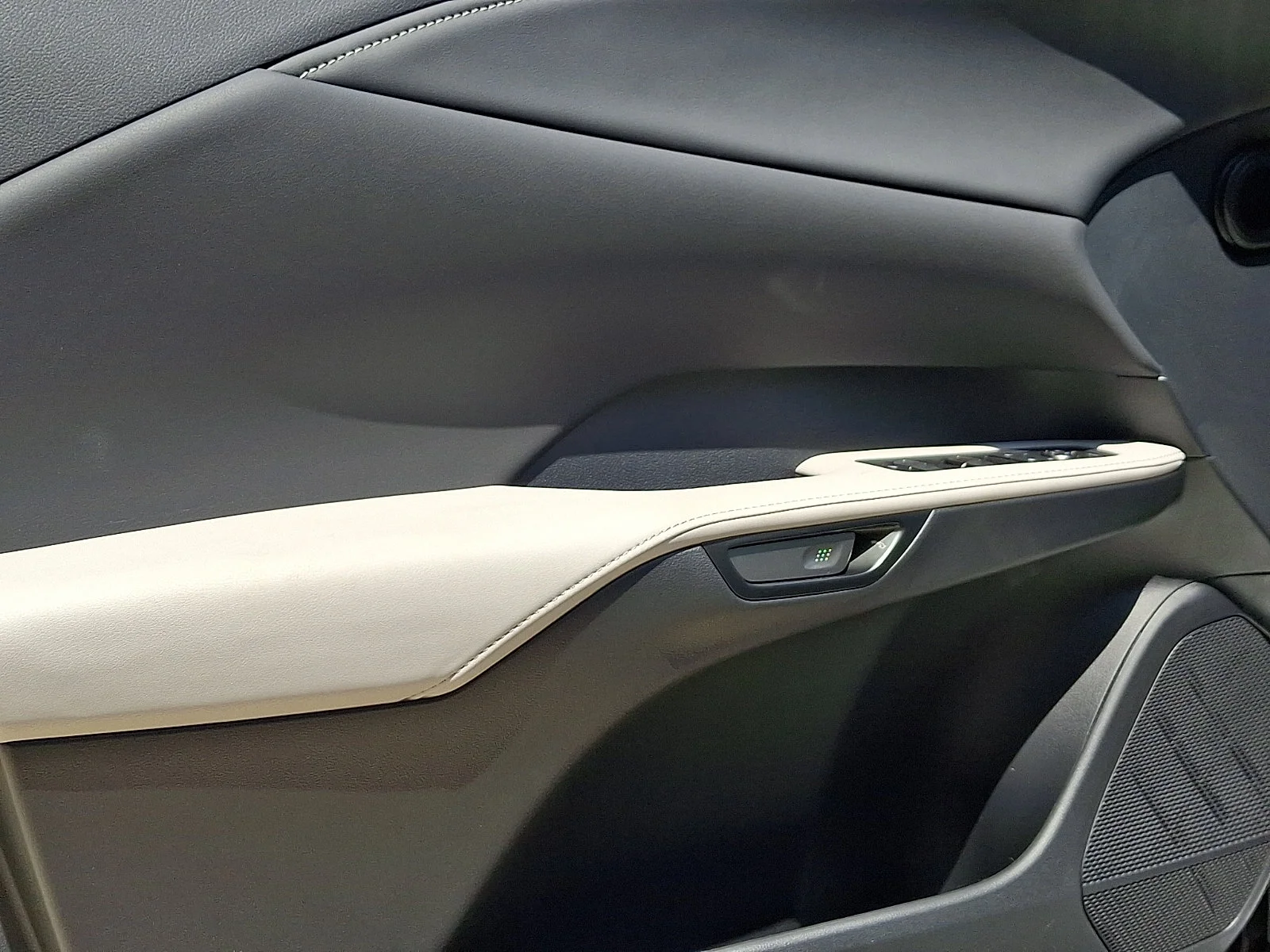 New 2026 Iridium Lexus PREMIUM image 8