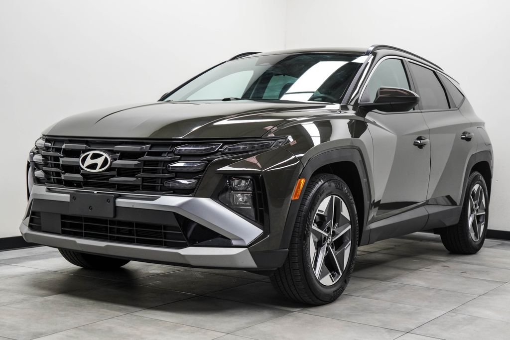 Used 2025 Green Hyundai SEL image 7