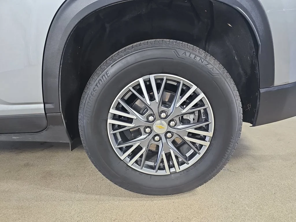 Used 2025 Sterling Gray Metallic Chevrolet LT image 40