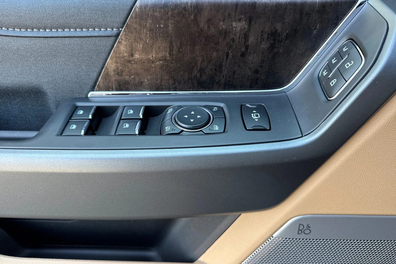 New 2026 Glacier Gray Metallic Tri-Coat Ford F-250® Lariat® image 14