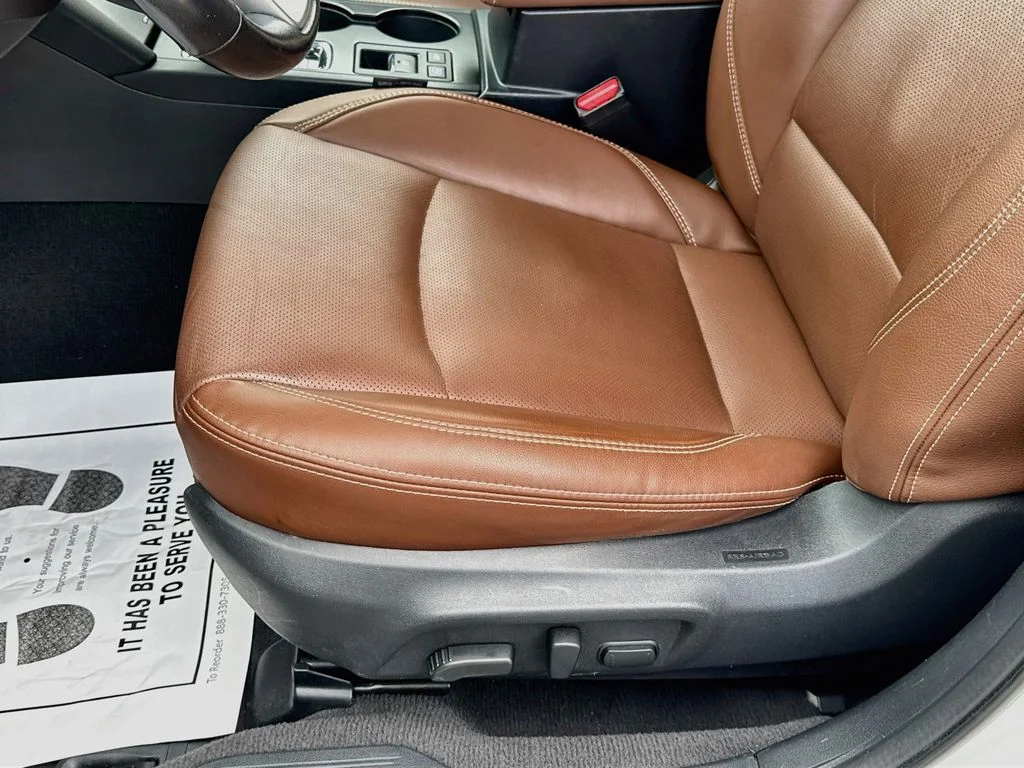 Used 2018 White Subaru 2.5i image 23