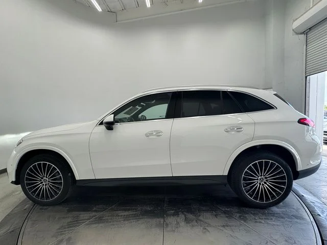 New 2027 White Mercedes-Benz GLC 300 image 15