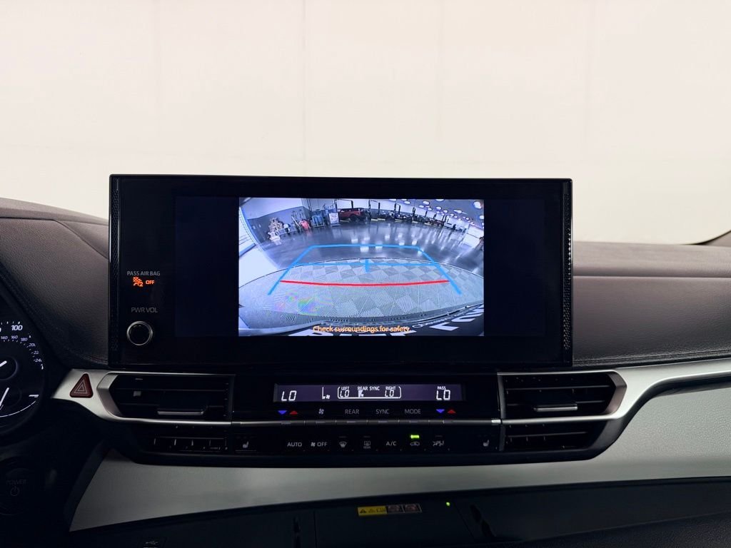 Certified Used 2025  Toyota XLE image 21