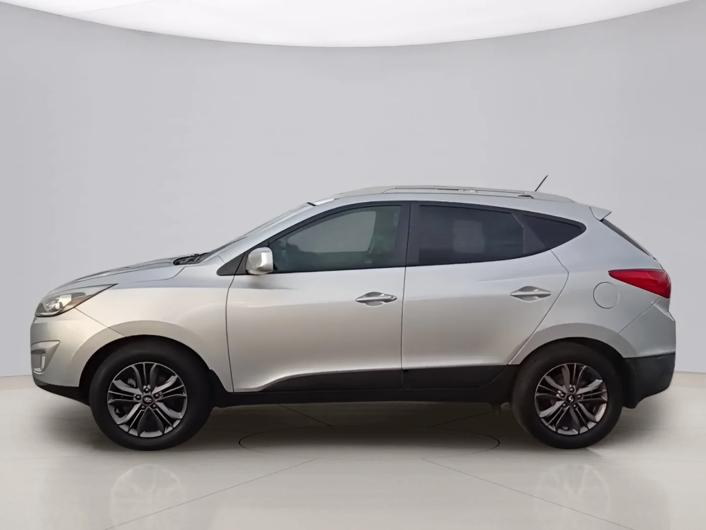 Used 2014 Silver Hyundai GLS image 2