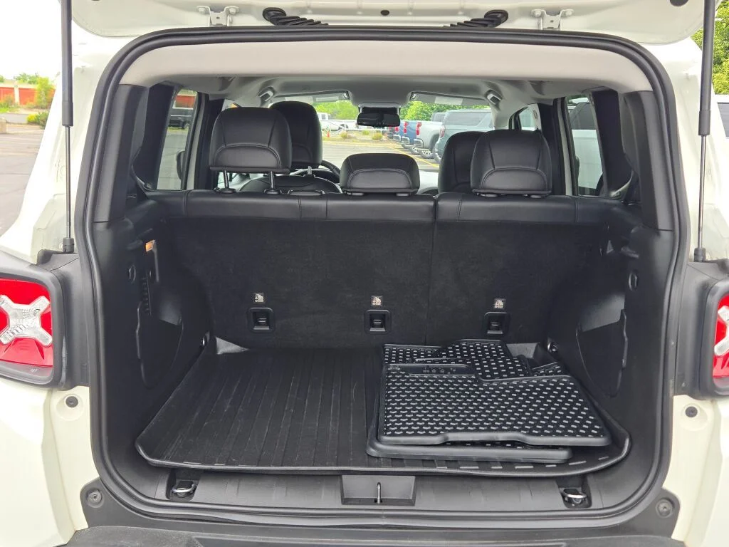 Used 2023 White Jeep Limited image 16