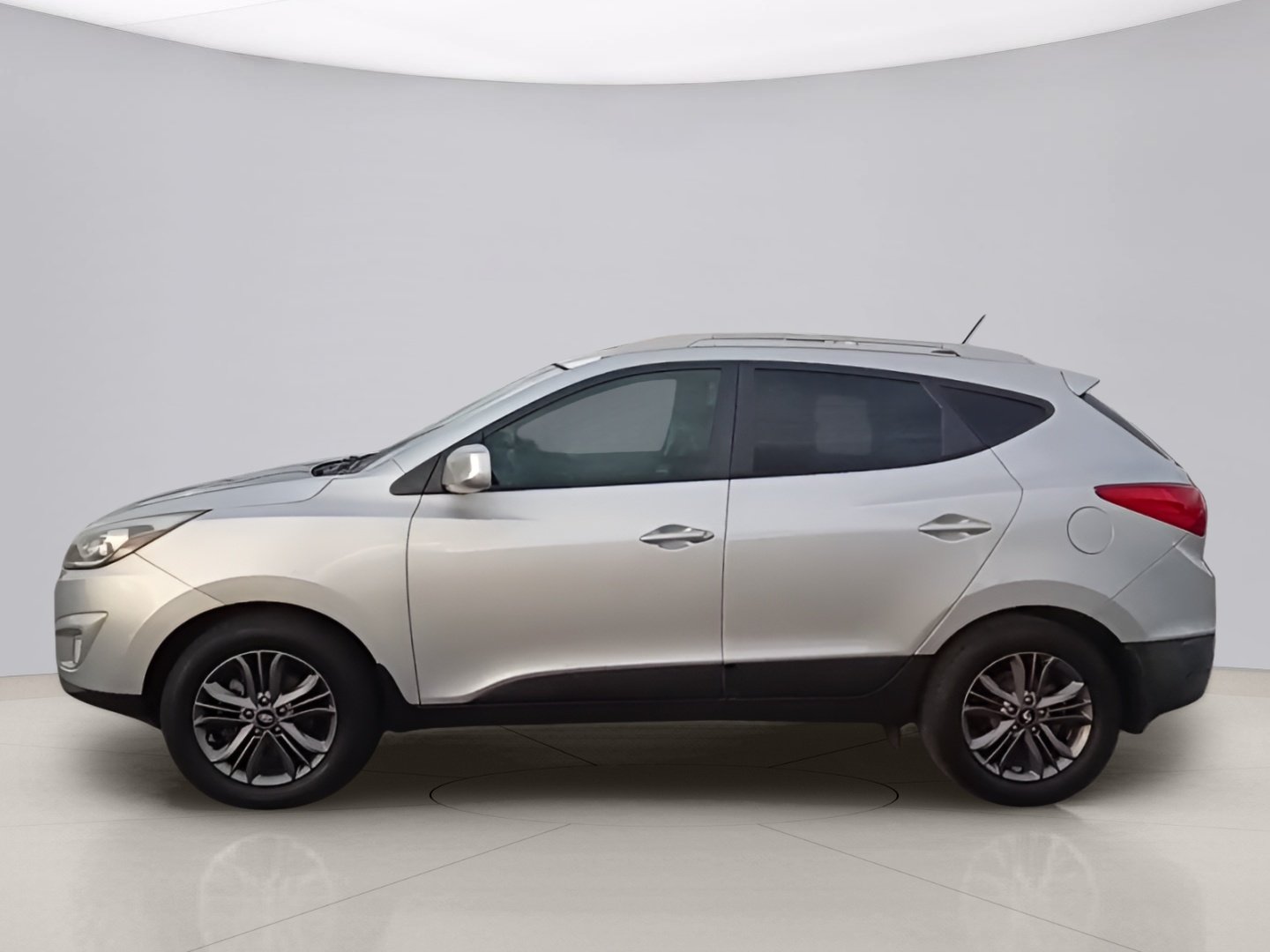 Used 2014 Silver Hyundai GLS image 2