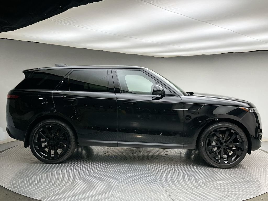 New 2026 Santorini Black Land Rover SE image 4
