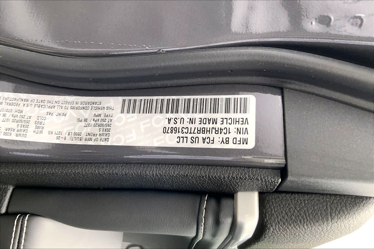New 2026 Baltic Gray Metallic Clear-Coat Exterior Paint Jeep Limited Reserve image 19