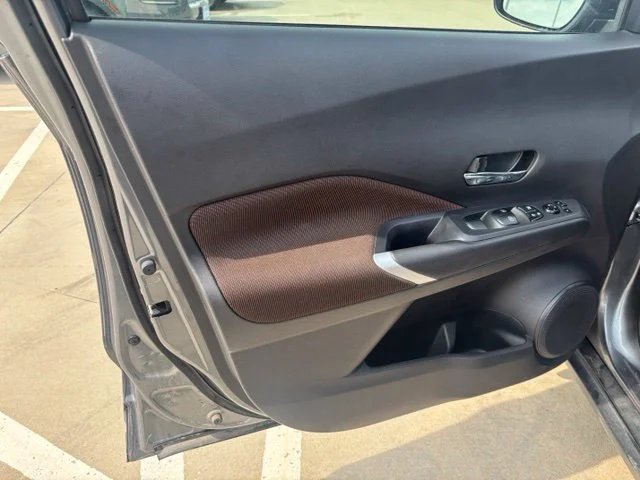 Used 2023 Gray Nissan SR image 9