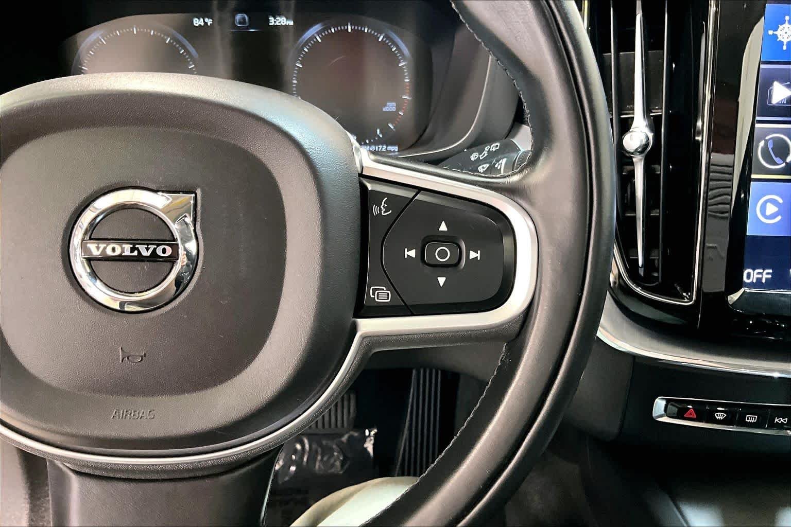 Used 2019 Bright Silver Metallic Volvo Momentum image 24
