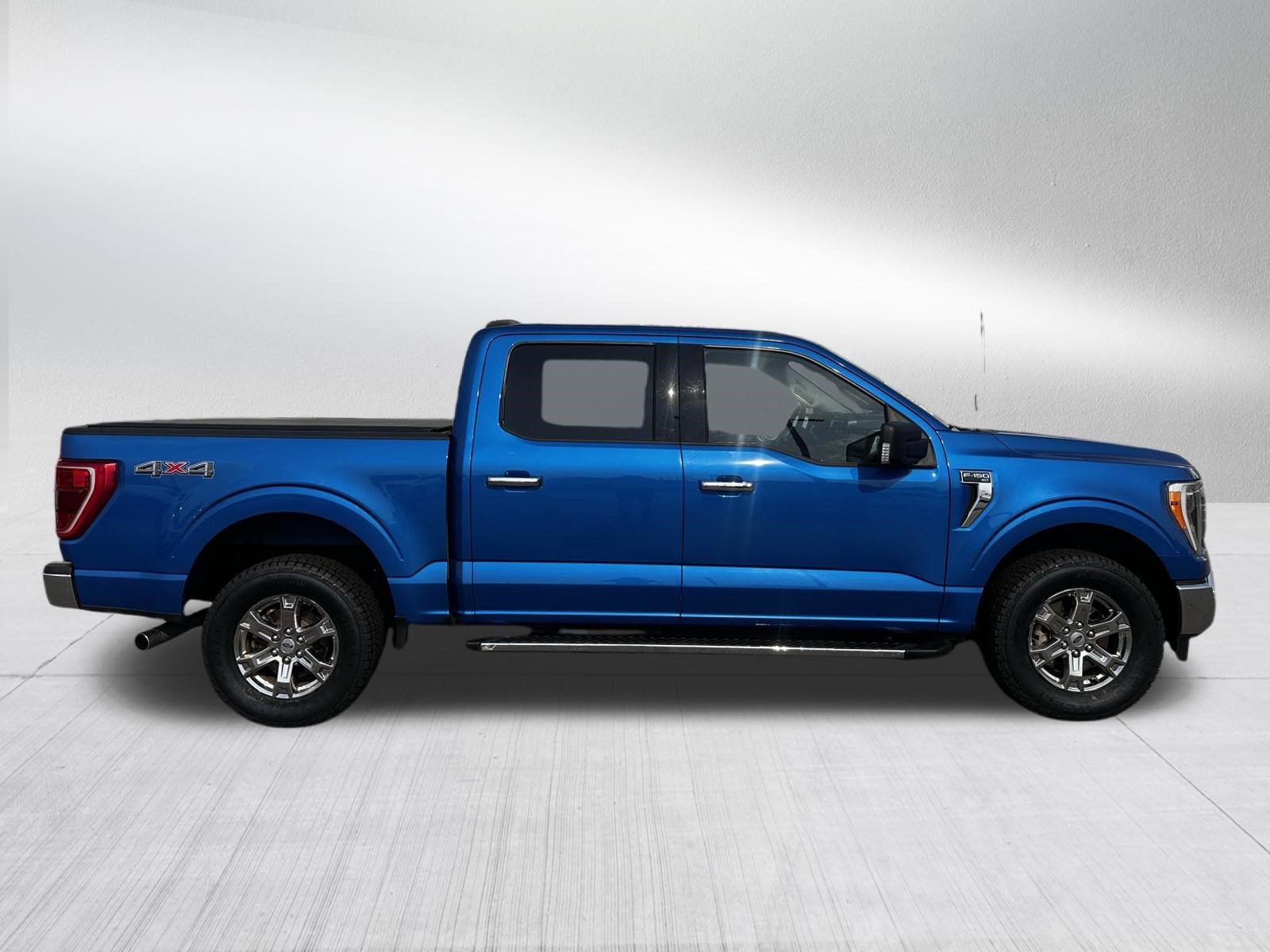Used 2021 Velocity Blue Metallic Ford XLT image 8