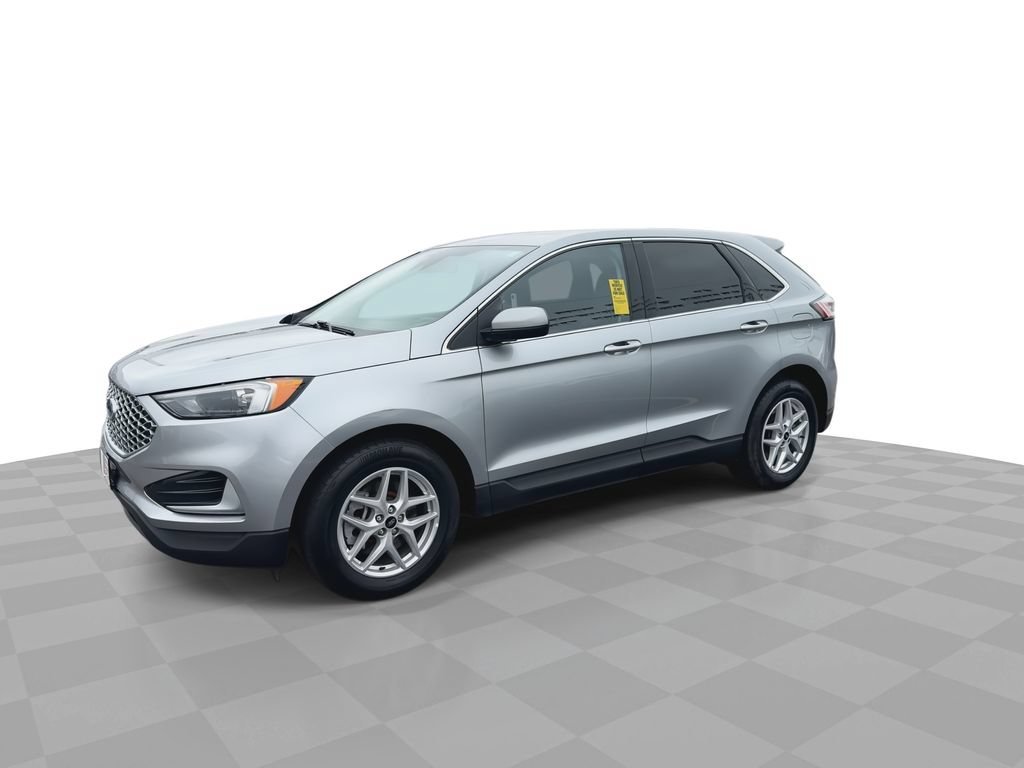 Used 2024 Silver Ford SEL image 4