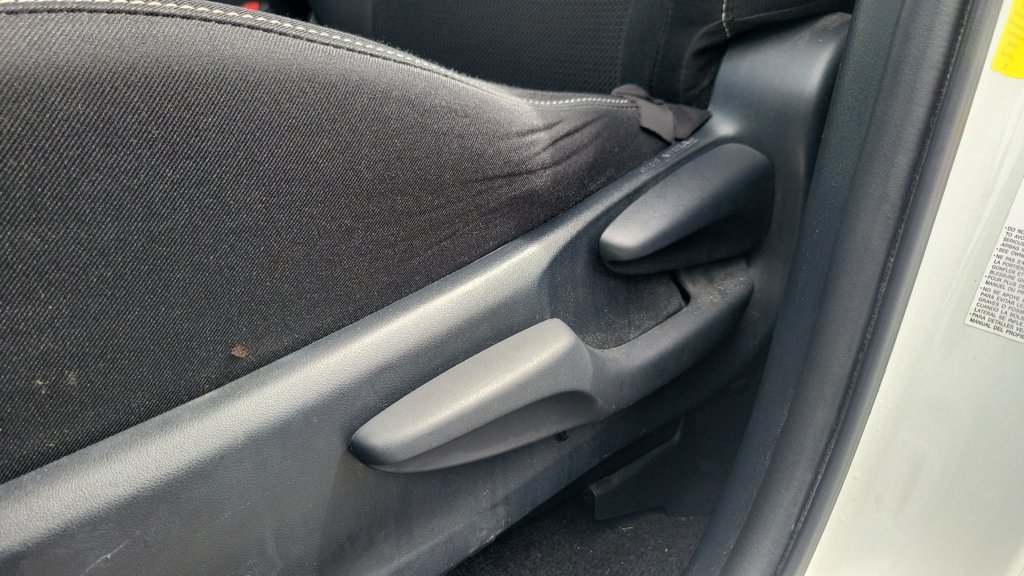 2017 Toyota RAV4 XLE - Photo 16