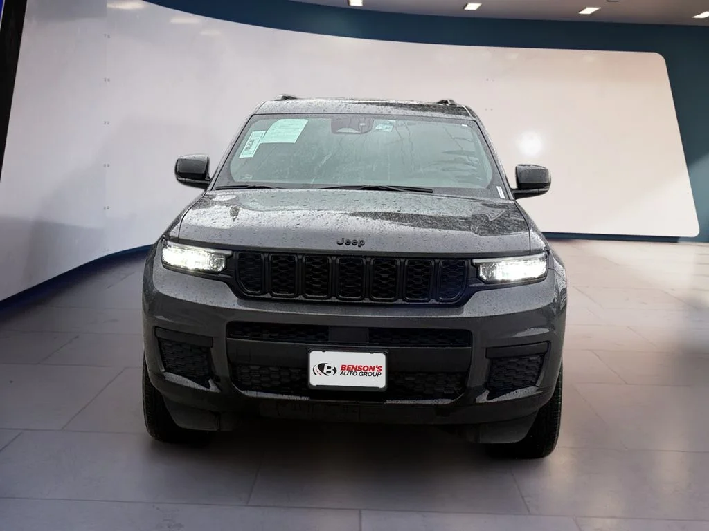 Used 2024 Gray Jeep Altitude image 8