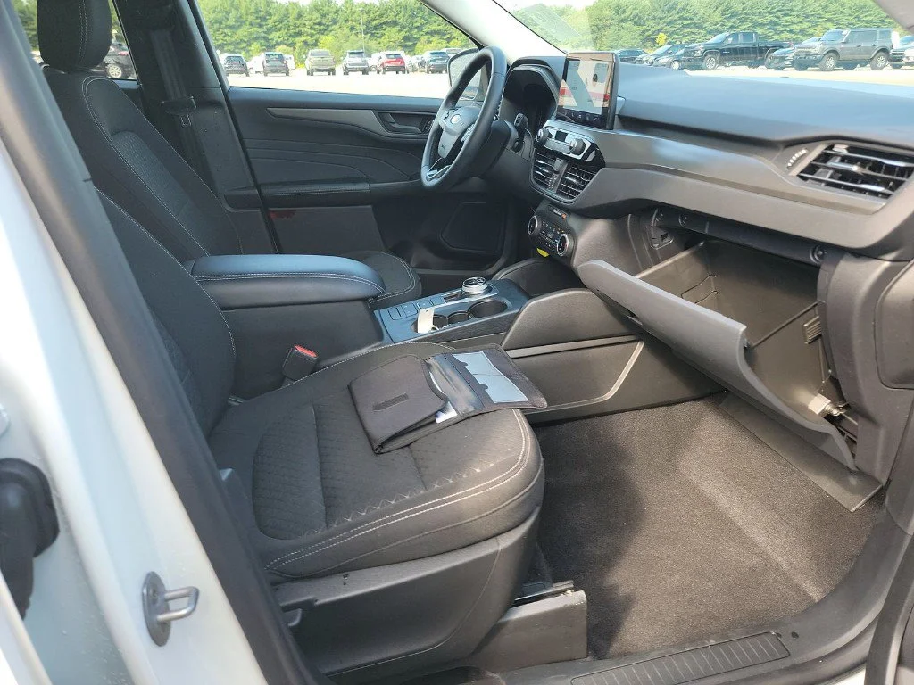 Used 2023 White Ford Active image 14