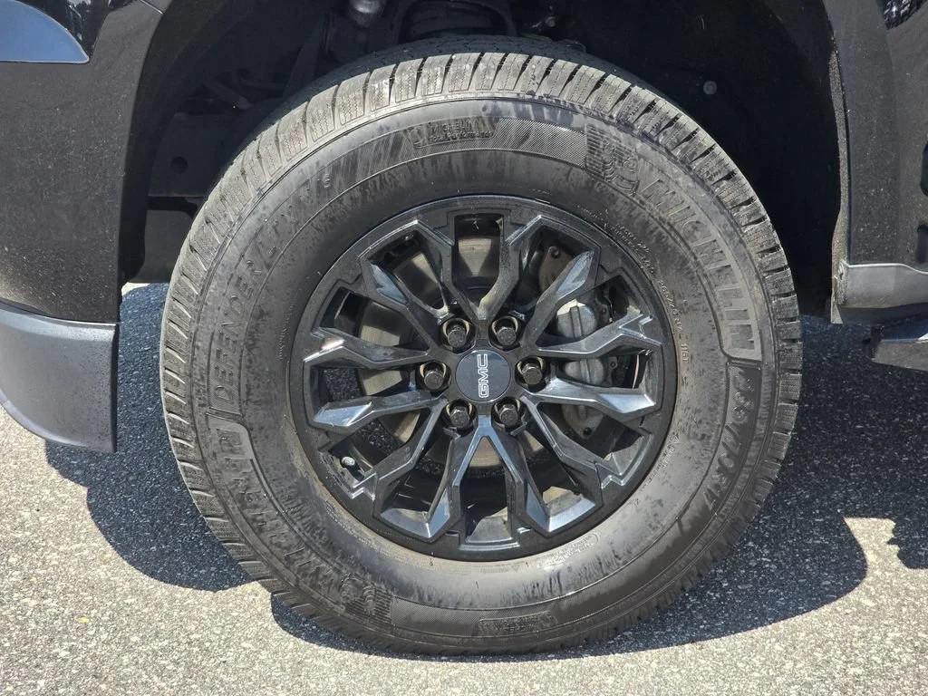 Certified Used 2017 ONYX BLACK GMC 4WD image 13