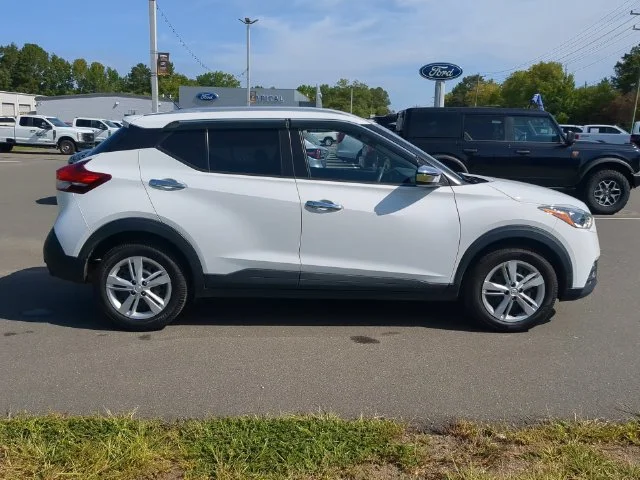 Used 2019 White Nissan S image 14