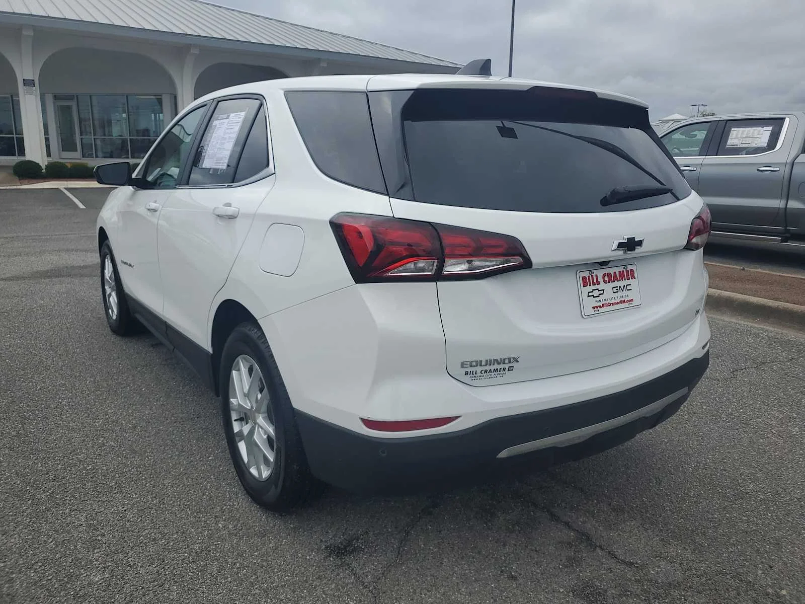 Used 2024 Summit White Chevrolet LT image 3