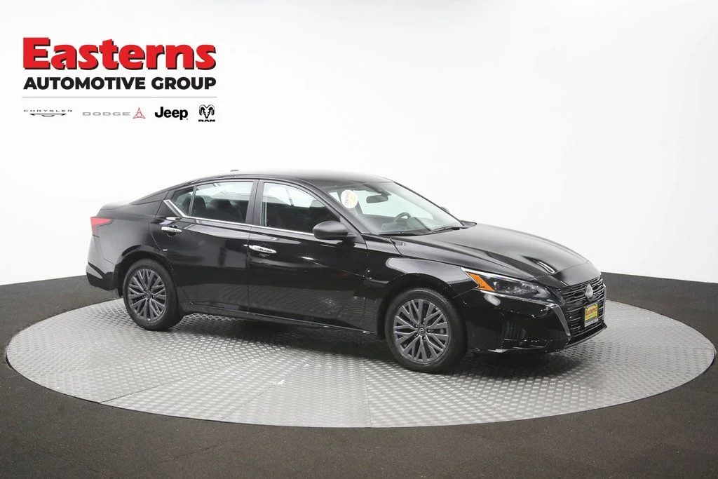 Used 2025 Black Nissan 2.5 SV image 47