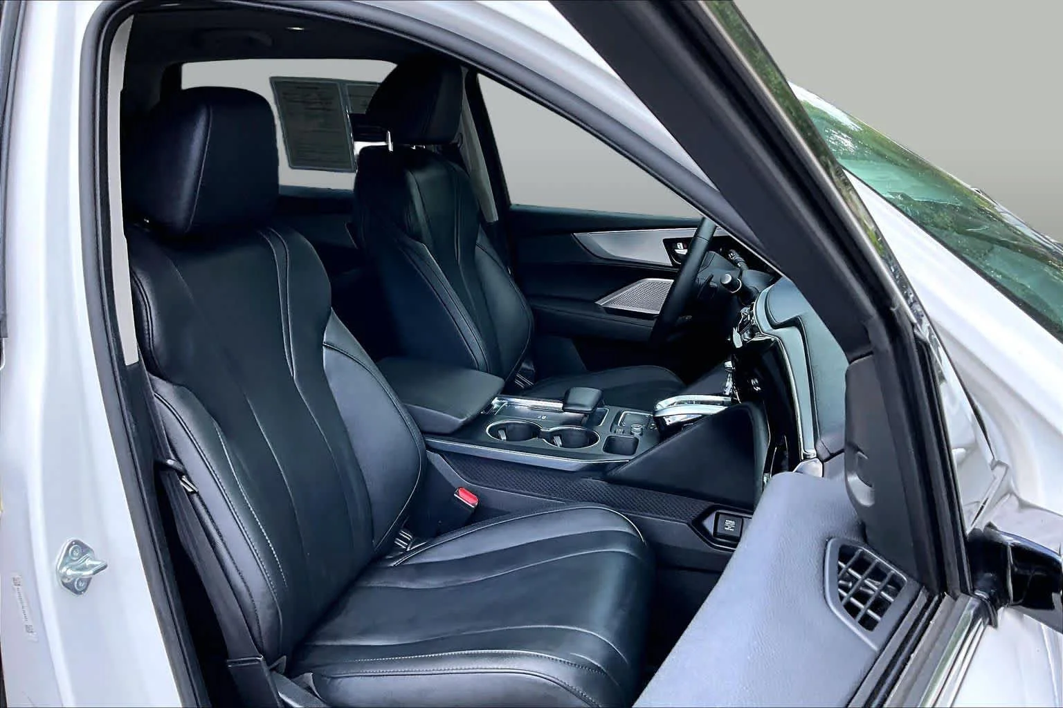 Used 2024 Platinum White Pearl Acura  image 9
