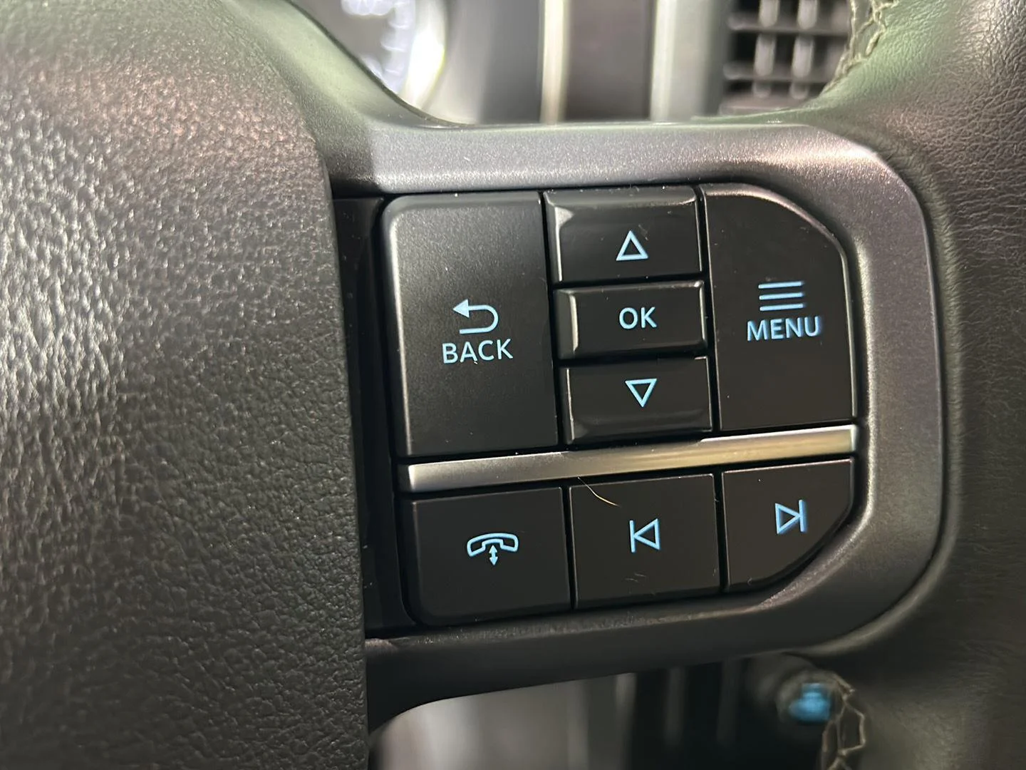 Used 2023 Avalanche Gray Ford XLT image 21