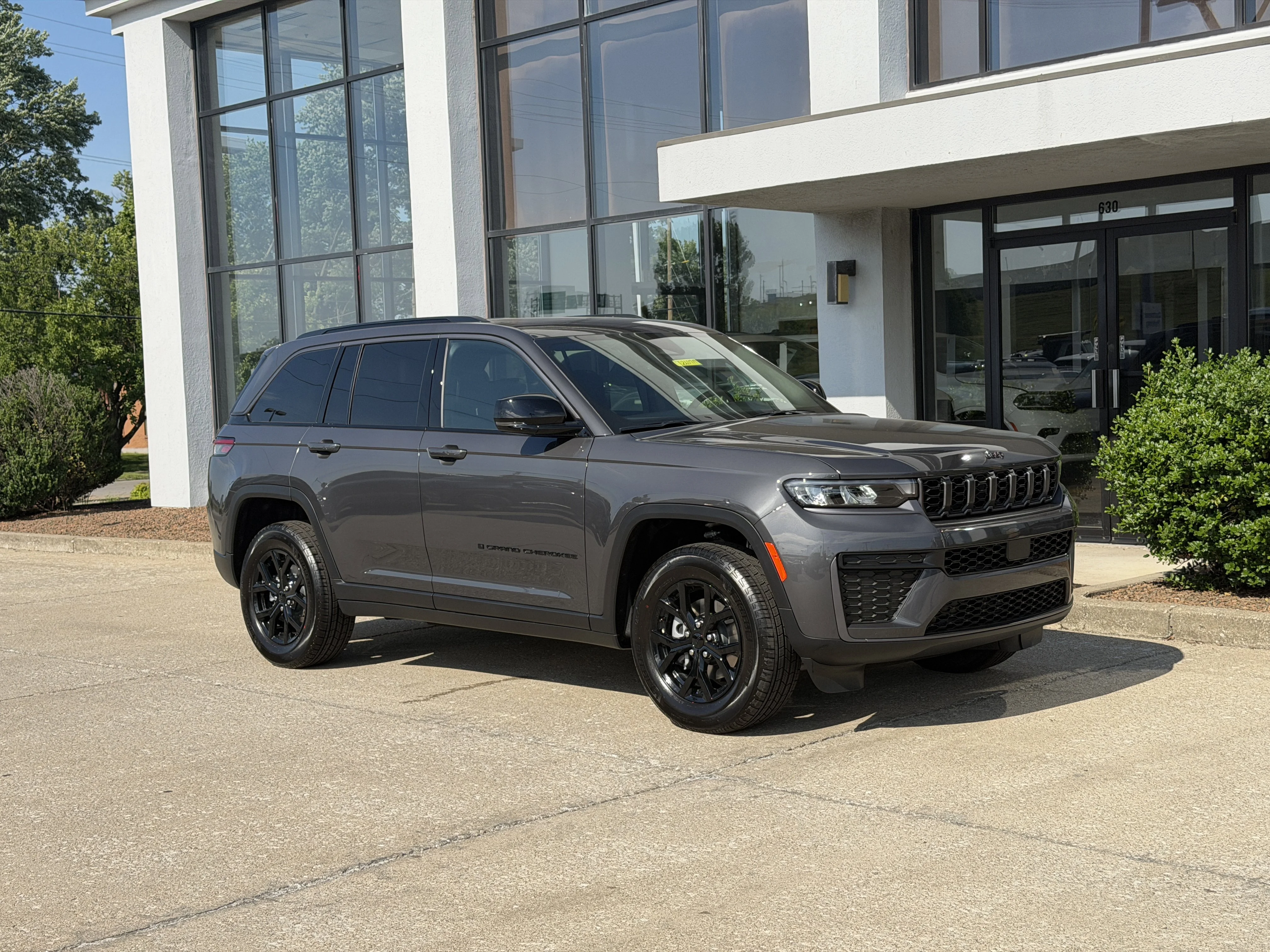 New 2026 Baltic Gray Metallic Clear-Coat Exterior Paint Jeep Altitude image 2